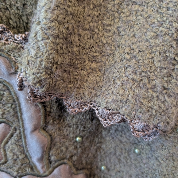 Vintage 80's Bouclé Forest Green V-Neck Sweater With Lots Of Detail. - Picture 11 of 16